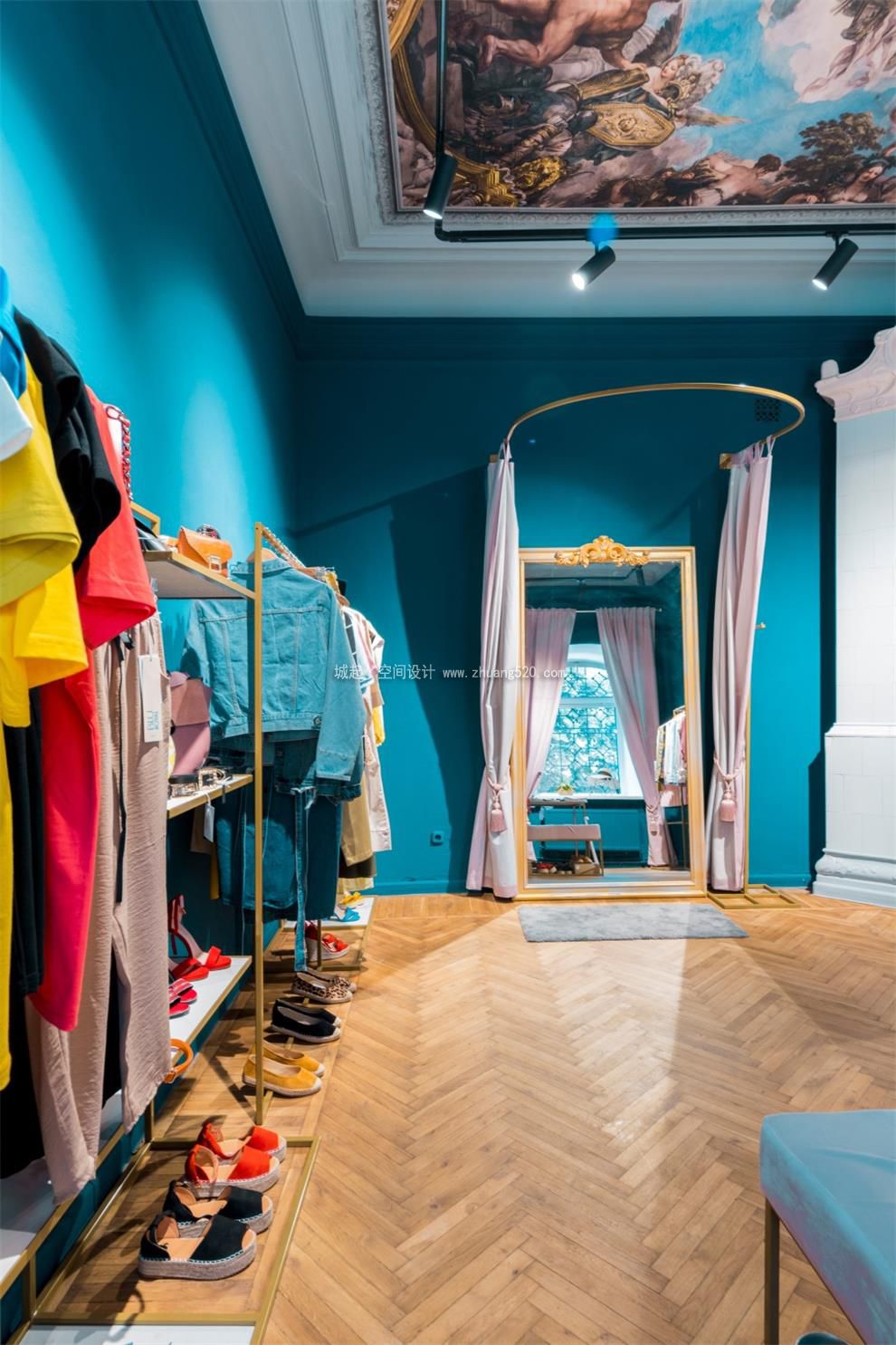 品牌折扣女裝店裝修風(fēng)格有哪些？
