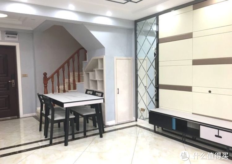 買不起別墅可以看看躍層，128㎡三室兩廳大躍層，堪稱空中別墅