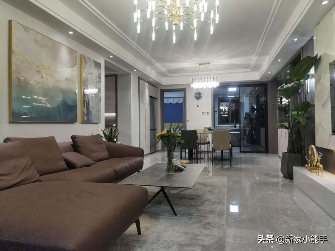 133平新房，裝修花了42萬，全屋輕奢又大氣，一家人幸福入住