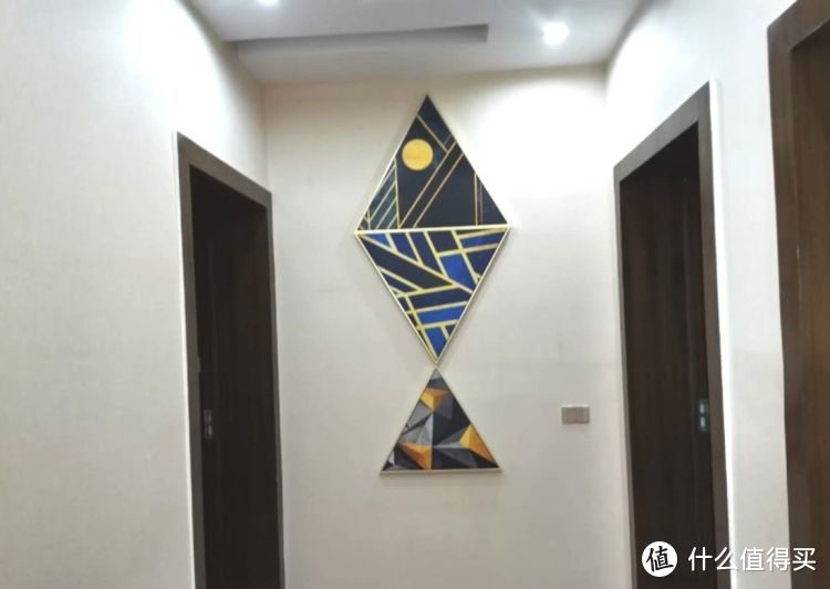 136㎡錯層大四房，優(yōu)雅的新中式裝修，衣柜里面裝廁所，誰見過？