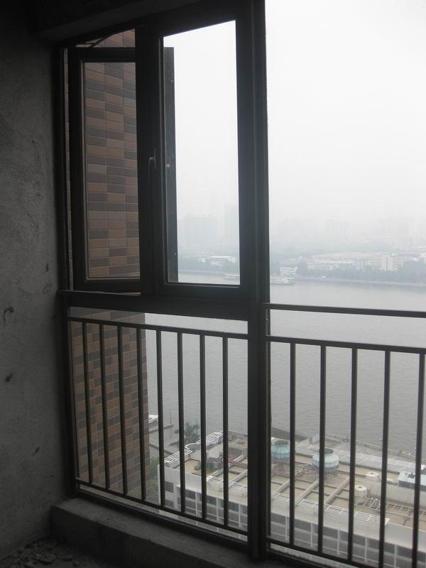 陽臺(tái)窗怎么來保障安全呢 無框陽臺(tái)窗真的會(huì)好嗎