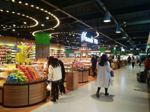 超市店鋪設計,超市室內設計圖,超市零食區(qū)擺放設計，0163585ca5520da801208f8bb0dd15.jpg