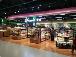 超市裝修案例,超市過道,超市零食區(qū)擺放設計，0149345ca5520da801208f8bcc9d31.jpg