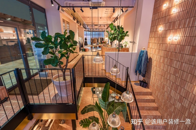 風水有關(guān)系店面那個月不適合裝修_杭州店面裝修_男裝店面灰白色調(diào)裝修效果圖